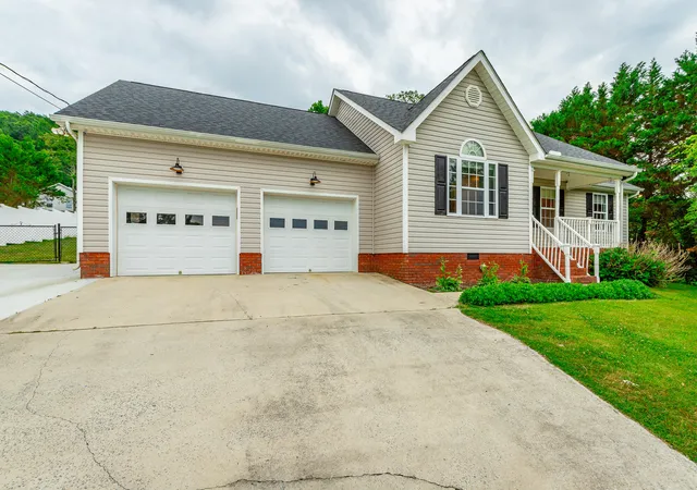 Homes for sale in Ringgold, GA | 1092 Beaumont Rd, Ringgold, GA 30736 | MLS# 1535403
