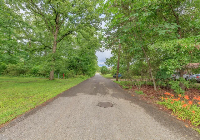 Photo 4 of Single family home for sale at 8129 Bermerwood Dr, Chattanooga, TN 37421 | MLS# 1535343 | Listing updated on 2026-08-26