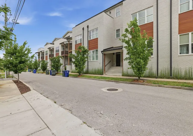 Listing Photo 3 - Condo for sale in building located at 1408 Slayton St, Chattanooga, TN 37408