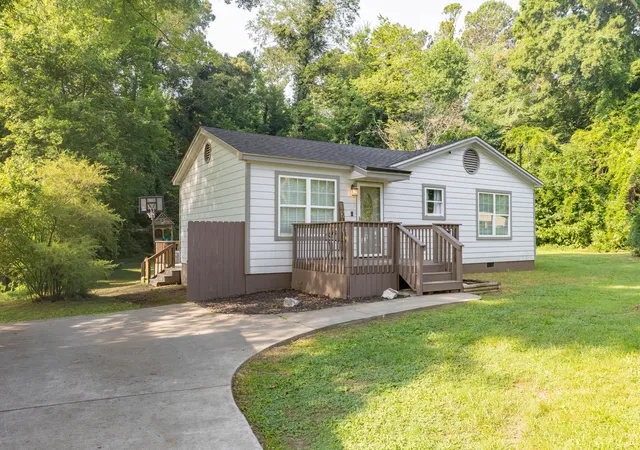 Homes for sale in La Fayette, GA | 210 S Circle Dr, La Fayette, GA 30728 | MLS# 1535676