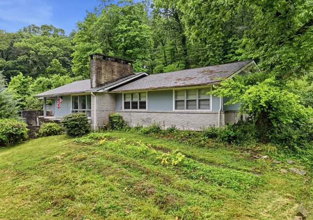 Homes for sale in South Pittsburg, TN | 700 Contour Ave, South Pittsburg, TN 37380 | MLS# 1535886