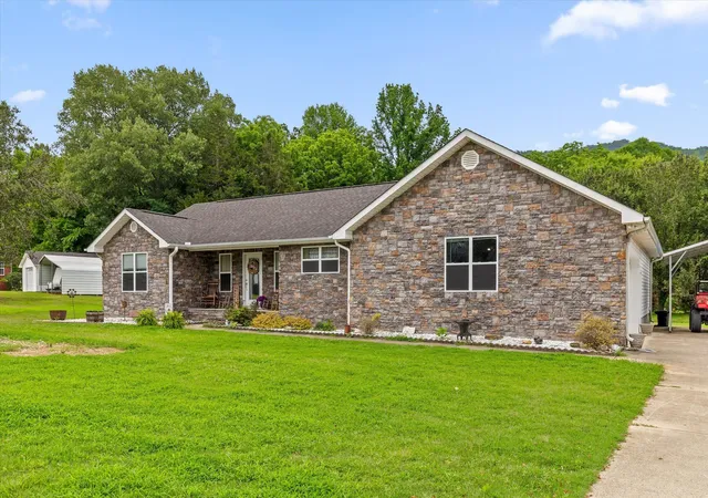 Homes for sale in South Pittsburg, TN | 170 Misty Meadow Dr, South Pittsburg, TN 37380 | MLS# 1536069