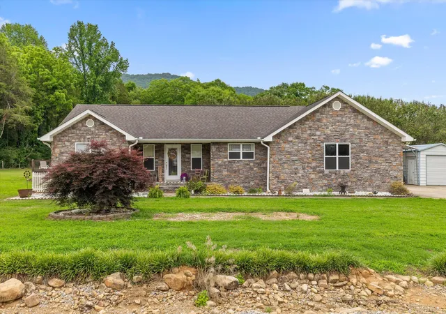 Homes for sale in South Pittsburg, TN | 170 Misty Meadow Dr, South Pittsburg, TN 37380 | MLS# 1536069