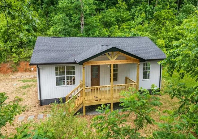 Homes for sale in Apison, TN | 5109 Howardsville Rd, Apison, TN 37302 | MLS# 1535576