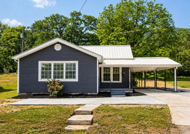 Homes for sale in South Pittsburg, TN | 1316 S Cedar Ave, South Pittsburg, TN 37380 | MLS# 1535583