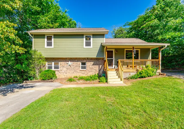 Homes for sale in Hixson, TN | 4648 Sherry Ln, Hixson, TN 37343 | MLS# 1535782