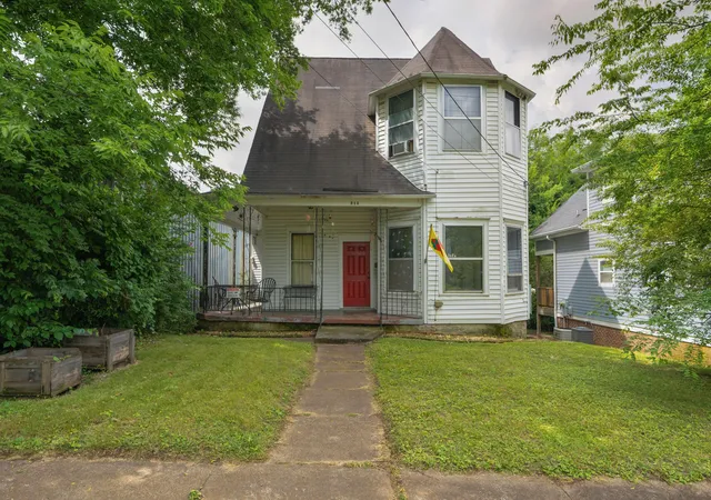Homes for sale in Chattanooga, TN | 812 E 10th St, Chattanooga, TN 37403 | MLS# 1535738