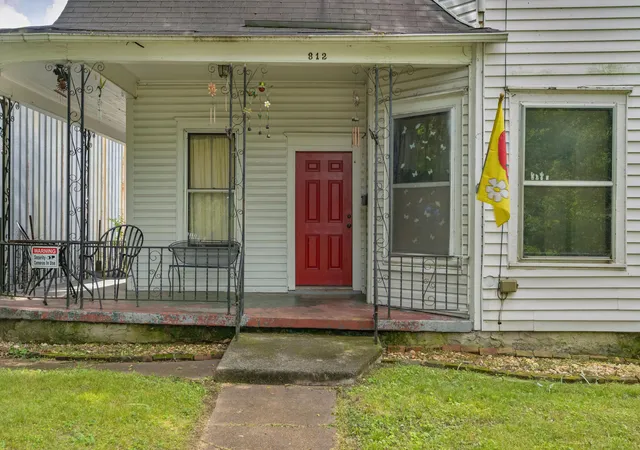 Homes for sale in Chattanooga, TN | 812 E 10Th St, Chattanooga, TN 37403 | MLS# 1535738