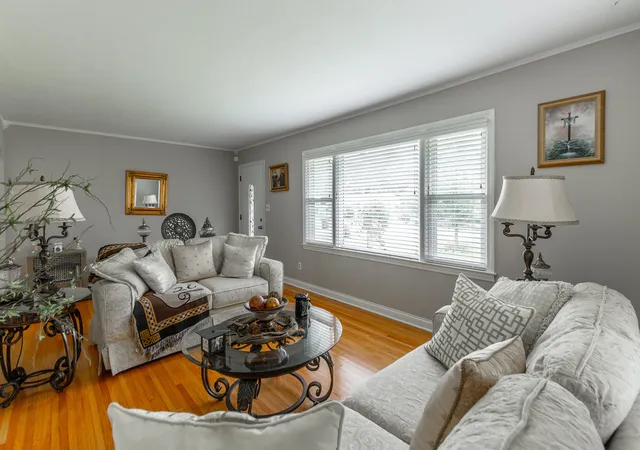 Photo 2 of Sale Pending at 3830 Pin Oak Ter, Chattanooga, TN 37411 | MLS# 1535787 | Listing updated on 2026-08-28