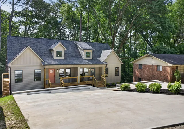 Photo 2 of Townhouse for sale at 7622 Bishop Dr, Chattanooga, TN 37416 | MLS# 1535737 | Listing updated on 2026-07-23