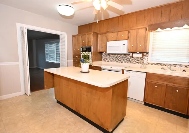 Photo 3 of Single family home for sale at 1036 Wynnwood Rd, Chattanooga, TN 37412 | MLS# 1536230 | Listing updated on 2026-09-11