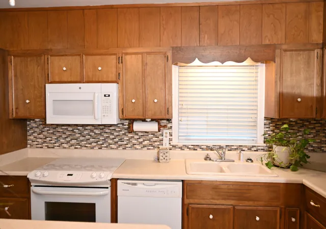 Photo 3 of Single family home for sale at 1036 Wynnwood Rd, Chattanooga, TN 37412 | MLS# 1536230 | Listing updated on 2026-09-11