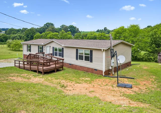 Photo 3 of Sale Pending at 816 Childress Ave, Sweetwater, TN 37874 | MLS# 1535887 | Listing updated on 2026-07-13