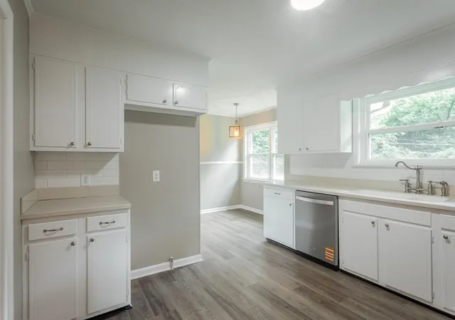Photo 2 of Sale Pending at 2102 Colonial Pkwy Dr, Chattanooga, TN 37421 | MLS# 1535801 | Listing updated on 2026-09-24