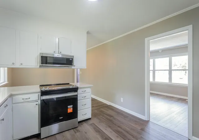 Photo 3 of Sale Pending at 2102 Colonial Pkwy Dr, Chattanooga, TN 37421 | MLS# 1535801 | Listing updated on 2026-09-24