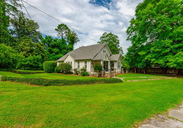Photo 2 of Single family home for sale at 215 Gordon St, Chickamauga, GA 30707 | MLS# 1535940 | Listing updated on 2026-09-10