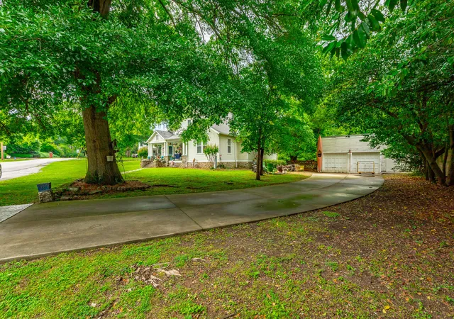 Photo 3 of Single family home for sale at 215 Gordon St, Chickamauga, GA 30707 | MLS# 1535940 | Listing updated on 2026-09-10