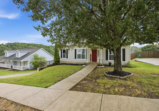 2nd image of 898 Fuller Glen Cir, Chattanooga, TN 37421 | MLS# 1535835