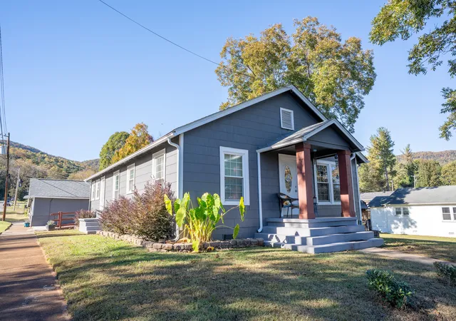 Homes for sale in South Pittsburg, TN | 618 Elm Ave, South Pittsburg, TN 37380 | MLS# 1535861
