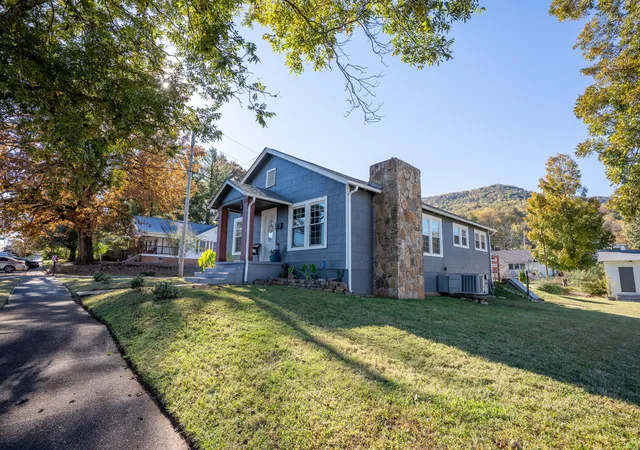 Homes for sale in South Pittsburg, TN | 618 Elm Ave, South Pittsburg, TN 37380 | MLS# 1535861