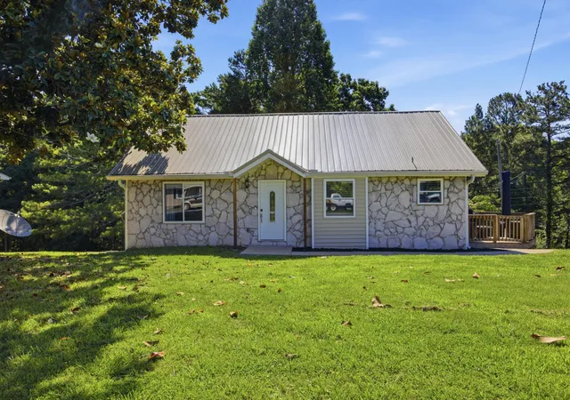 Photo 1 of Single family home for sale at 36 Crest Cir, Ringgold, GA 30736 | MLS# 1535983 | Listing updated on 2026-09-02