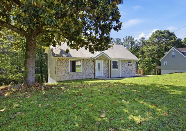 Photo 2 of Single family home for sale at 36 Crest Cir, Ringgold, GA 30736 | MLS# 1535983 | Listing updated on 2026-09-02