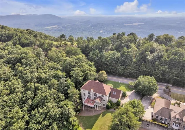 2nd image of 815 Battlefield Park Dr, Dalton, GA 30720 | MLS# 1535884