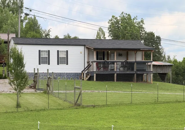 Homes for sale in Pikeville, TN | 400 Kelly Ln #1, Pikeville, TN 37367 | MLS# 1536467
