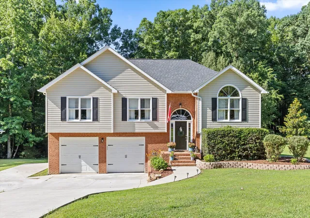 1st image of 105 Creekside Dr, Dalton, GA 30720 | MLS# 1536136