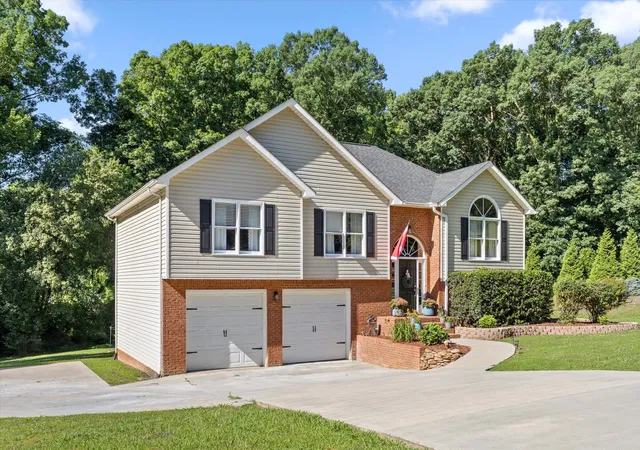 2nd image of 105 Creekside Dr, Dalton, GA 30720 | MLS# 1536136