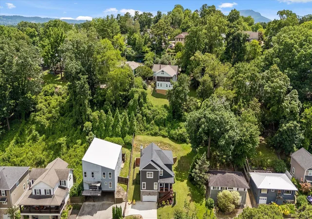 62nd image of 834 Dartmouth St, Chattanooga, TN 37405 | MLS# 1536035