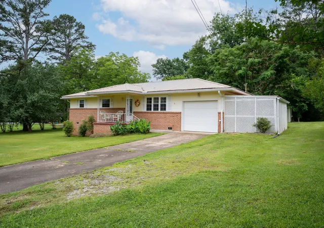 Homes for sale in Trenton, GA | 89 N Pine St, Trenton, GA 30752 | MLS# 1536145