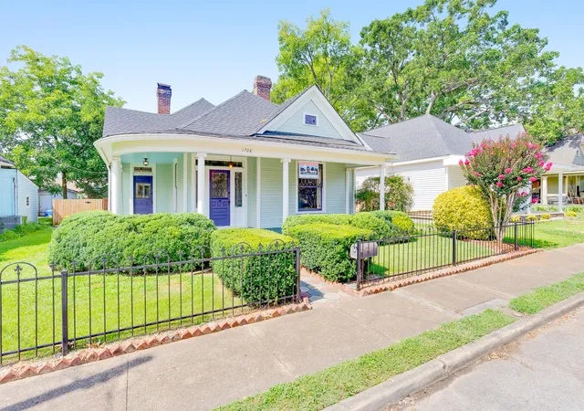 Homes for sale in Chattanooga, TN | 1708 Chamberlain Ave, Chattanooga, TN 37404 | MLS# 1537951