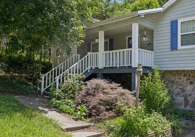 Photo 3 of Single family home for sale at 37 Pamela Ln, Ringgold, GA 30736 | MLS# 1536388 | Listing updated on 2026-09-01