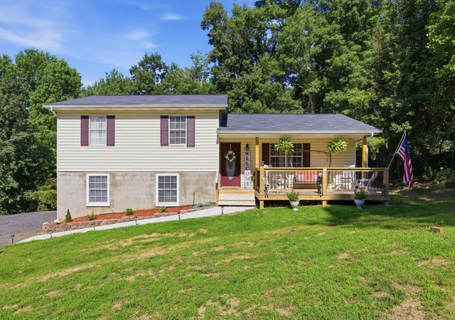 Homes for sale in Tunnel Hill, GA | 41 Ronnie Ln, Tunnel Hill, GA 30755 | MLS# 1536237