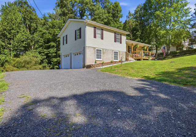 Homes for sale in Tunnel Hill, GA | 41 Ronnie Ln, Tunnel Hill, GA 30755 | MLS# 1536237
