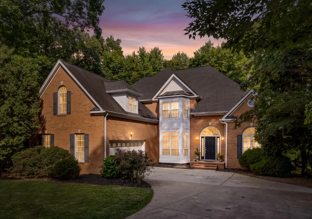 Homes for sale in Signal Mountain, TN | 2305 Covington Cove Ln, Signal Mountain, TN 37377 | MLS# 1536278
