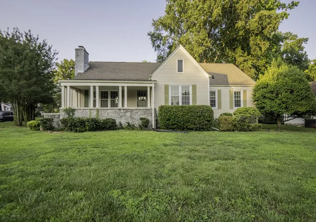 Photo 1 of Sale Pending at 408 S Sweetbriar Ave, Chattanooga, TN 37411 | MLS# 1536367 | Listing updated on 2026-08-28