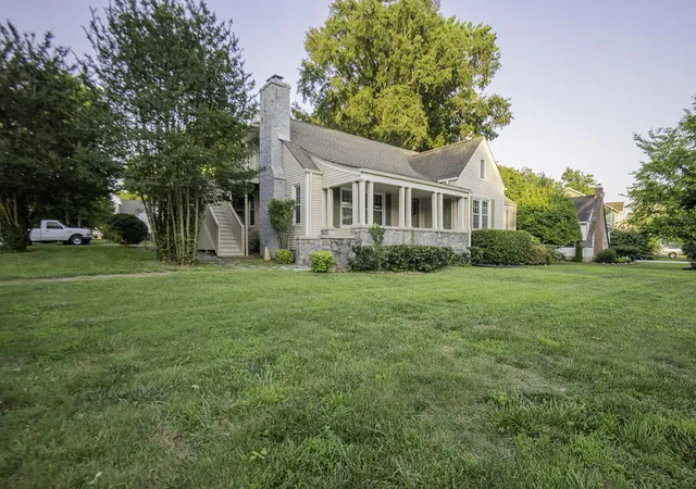 Photo 2 of Sale Pending at 408 S Sweetbriar Ave, Chattanooga, TN 37411 | MLS# 1536367 | Listing updated on 2026-08-28