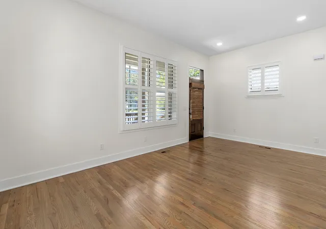 Photo 2 of Single family home for sale at 5685 Lee Ave, Chattanooga, TN 37409 | MLS# 1536301 | Listing updated on 2026-07-13
