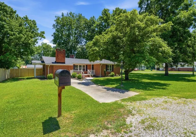Homes for sale in South Pittsburg, TN | 1819 Hamilton Ave, South Pittsburg, TN 37380 | MLS# 1536325