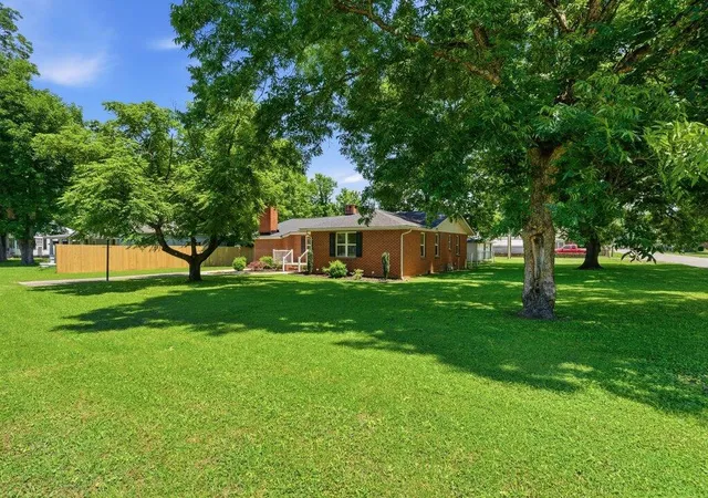 Homes for sale in South Pittsburg, TN | 1819 Hamilton Ave, South Pittsburg, TN 37380 | MLS# 1536325