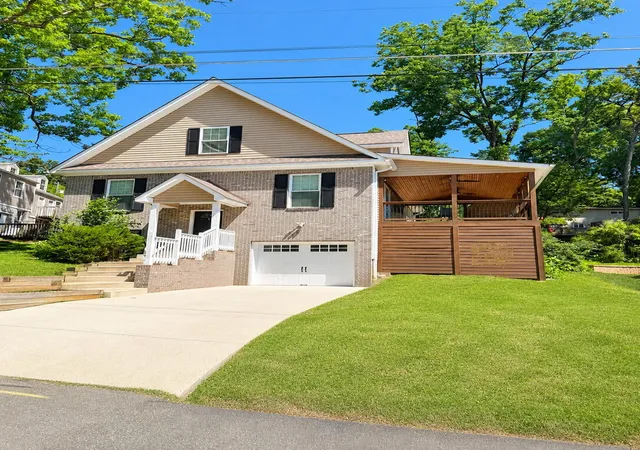 1st image of 323 Pine Ridge Rd, Chattanooga, TN 37405 | MLS# 1536794