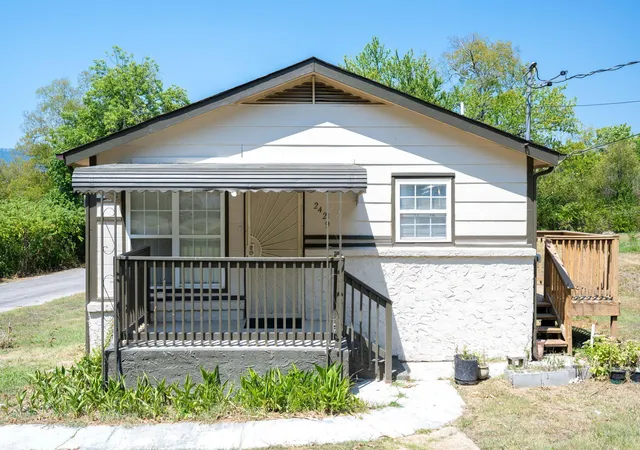 Photo 1 of Single family home for sale at 2429 13th Avenue, Chattanooga, TN 37407 | MLS# 1536643 | Listing updated on 2026-06-12
