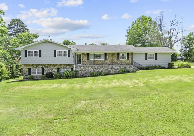 Homes for sale in Hixson, TN | 4108 Forest Plaza Dr, Hixson, TN 37343 | MLS# 1536399