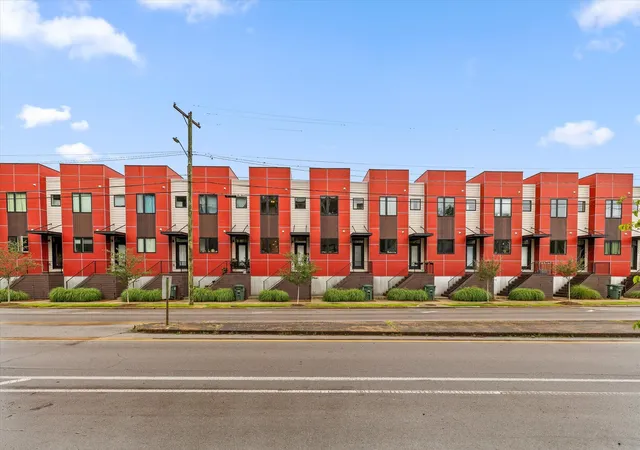 Photo 2 of Townhouse for sale at 725 N Market St #5, Chattanooga, TN 37405 | MLS# 1536410 | Listing updated on 2026-08-29