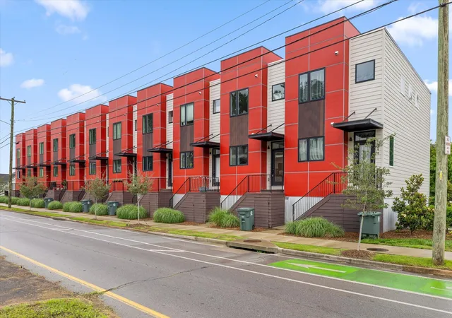 Photo 3 of Townhouse for sale at 725 N Market St #5, Chattanooga, TN 37405 | MLS# 1536410 | Listing updated on 2026-09-29