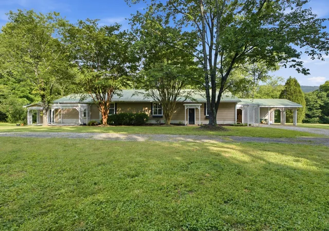 Homes for sale in Soddy Daisy, TN | 350 B Carden St, Soddy Daisy, TN 37379 | MLS# 1536804