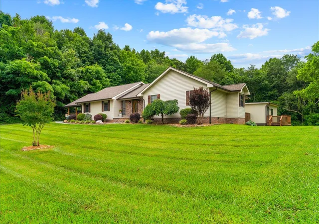 Homes for sale in Athens, TN | 122 Nash Dr, Athens, TN 37303 | MLS# 1536667