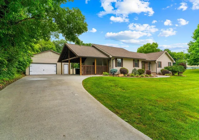 Homes for sale in Athens, TN | 122 Nash Dr, Athens, TN 37303 | MLS# 1536667